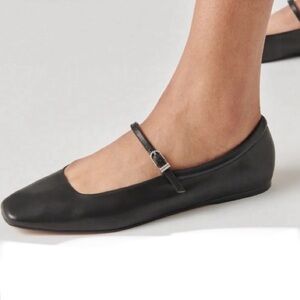 Dolce Vita Black Flats